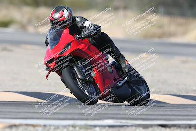 media/Dec-01-2025-Moto Forza (Mon) [[2daa91e15f]]/1-Advanced Group/Session 3 (Turn 3)/